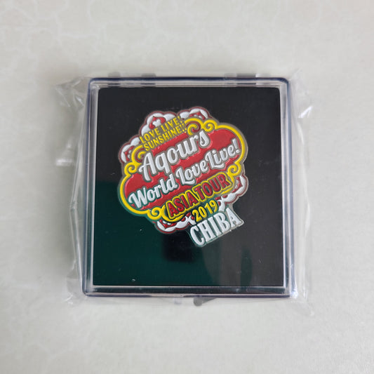 Pin metálico Aqours World Love Live! Asia Tour - Chiba