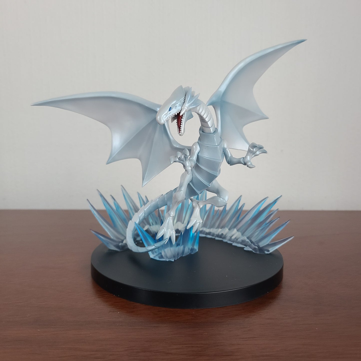 DRAGON BLANCO DE OJOS AZULES - CRAFT FIGURE (SK JAPAN)