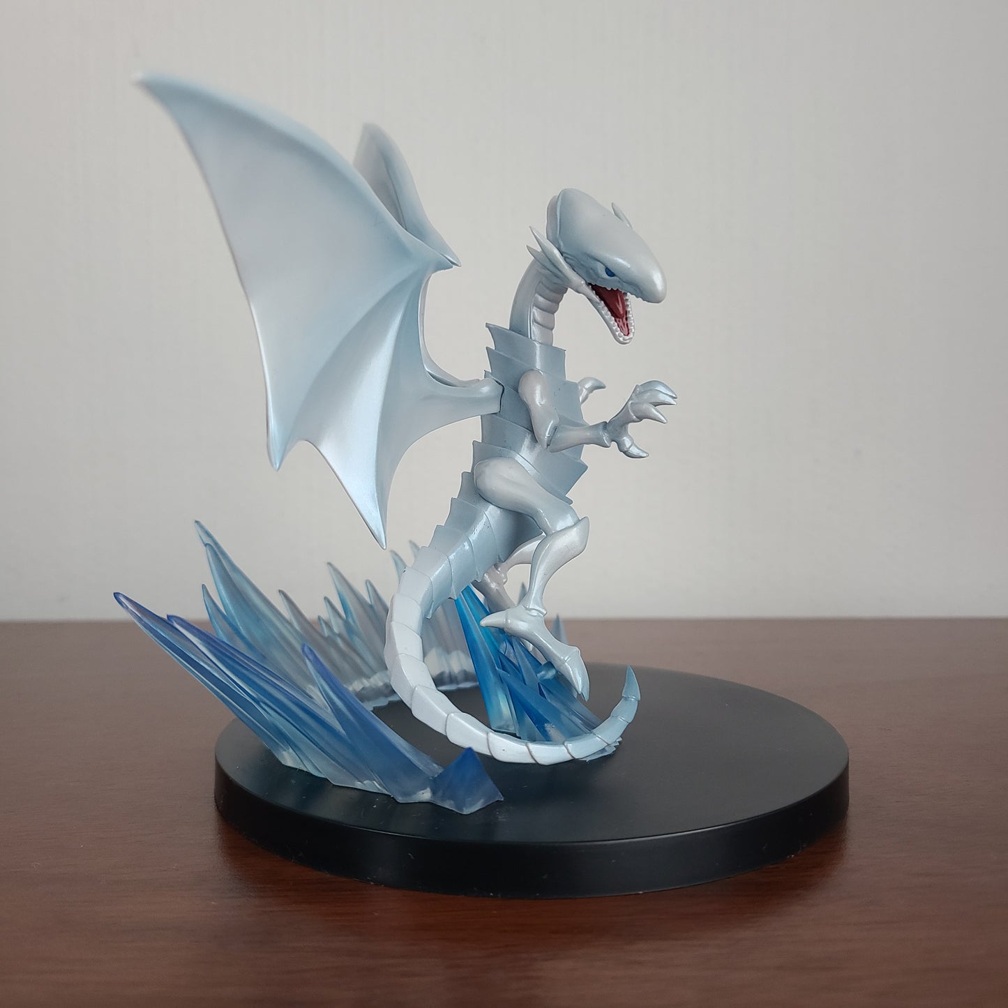 DRAGON BLANCO DE OJOS AZULES - CRAFT FIGURE (SK JAPAN)