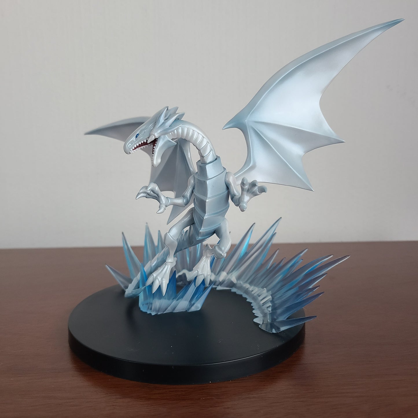 DRAGON BLANCO DE OJOS AZULES - CRAFT FIGURE (SK JAPAN)