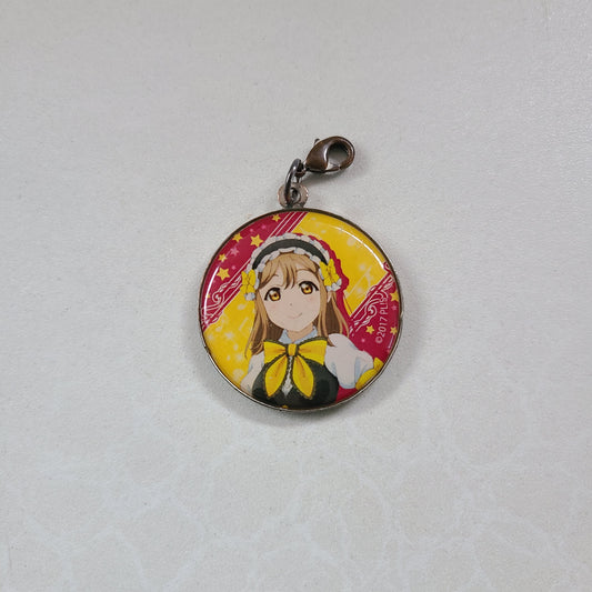 Colgante metálico Hanamaru Kunikida