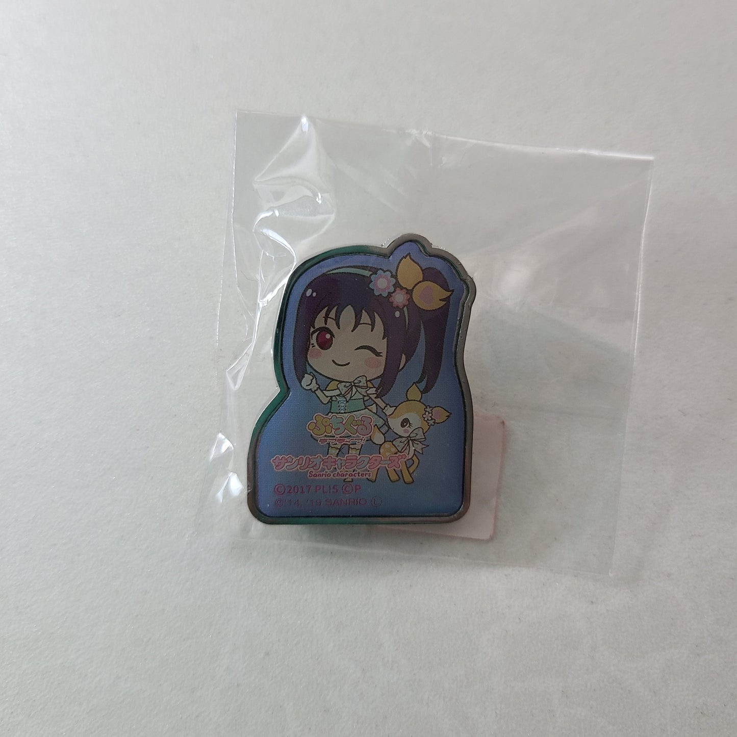 Pin metalico Sara Kazuno