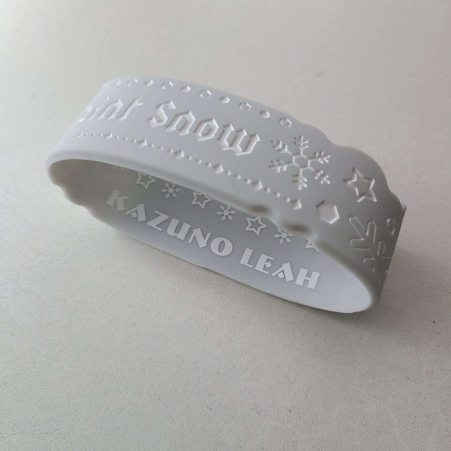 Pulsera de goma Leah Kazuno